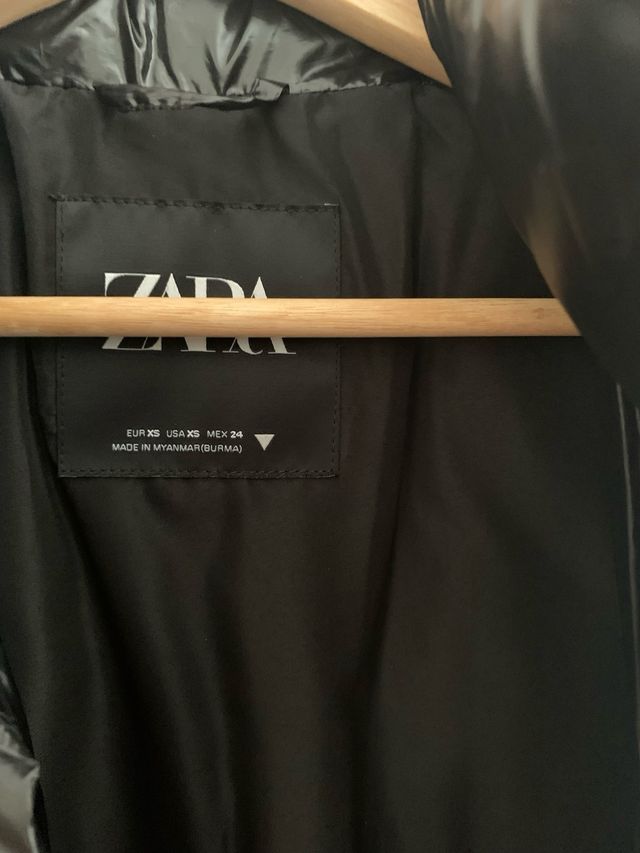 Chaqueta negra acolchada