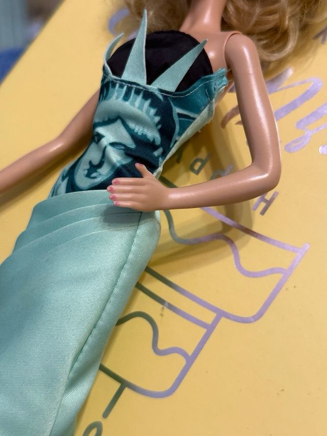 2010 Statue Of Liberty Barbie Doll The World Landmark Series