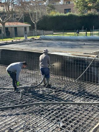 Alquiler gunitadora piscinas taludes autonivelante