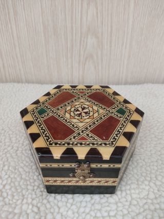 Caja madera taracea hexagonal