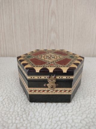 Caja madera taracea hexagonal