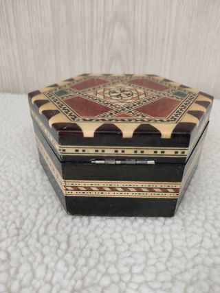 Caja madera taracea hexagonal