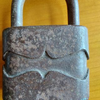 2 Candados antiguos de hierro