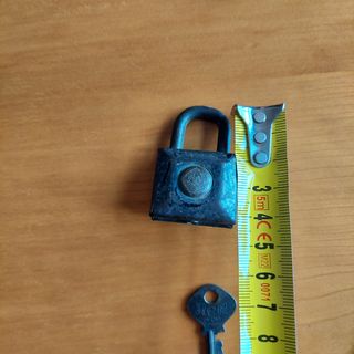 2 Candados antiguos de hierro