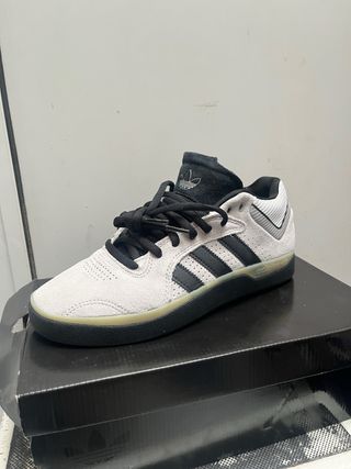 Adidas Tyshawn - NUEVAS SIN USO
