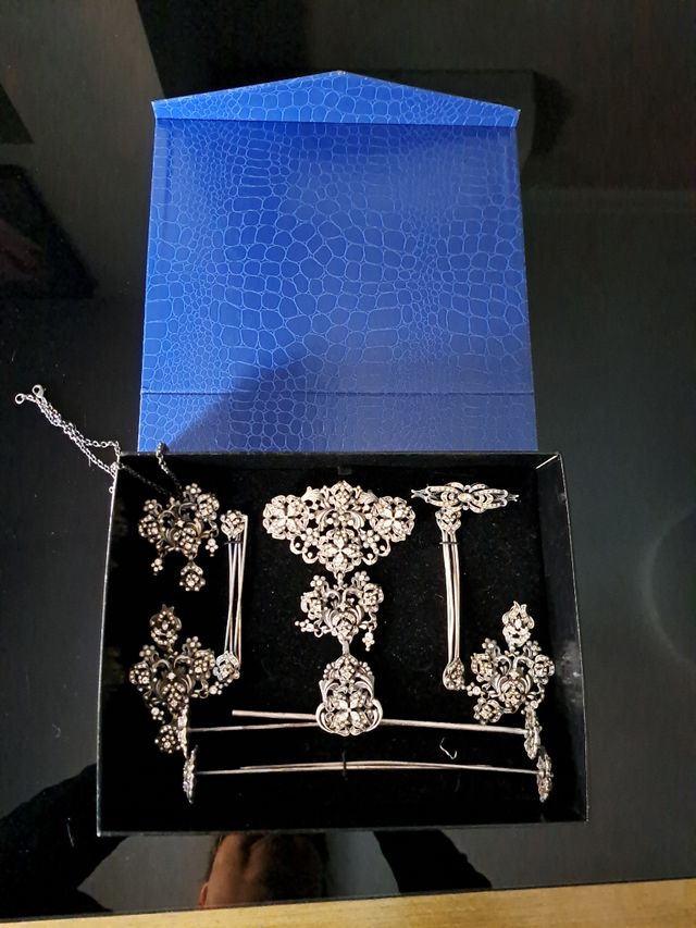 Aderezo de valenciana en plata vieja para adulta