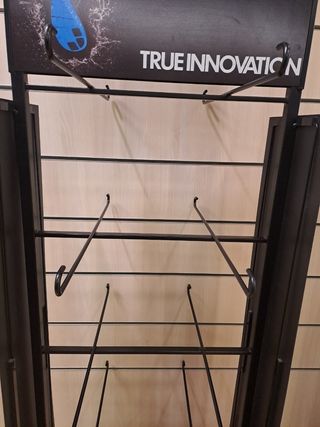 Mueble expositor para chanclas