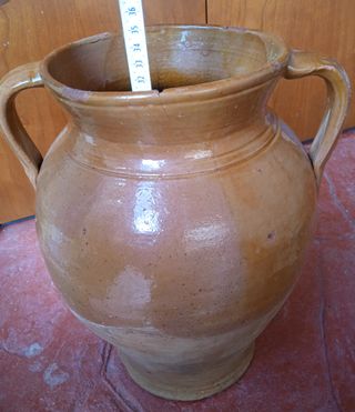 Orza antigua de barro