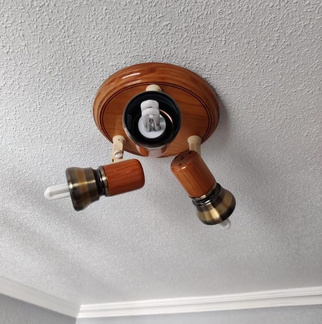 Lámpara techo 3 luces madera dorada