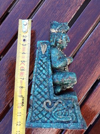 Figura azteca vintage guerrero sentado