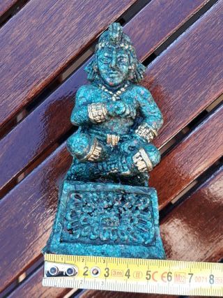Figura azteca vintage guerrero sentado