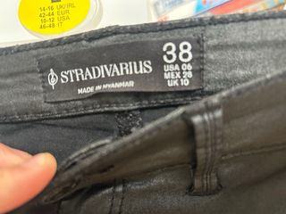 vaqueros cuero stradivarius