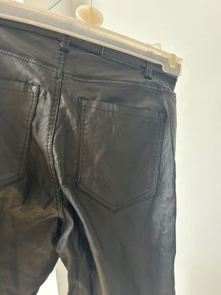 vaqueros cuero stradivarius