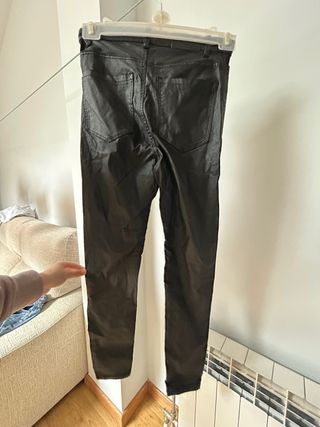 vaqueros cuero stradivarius