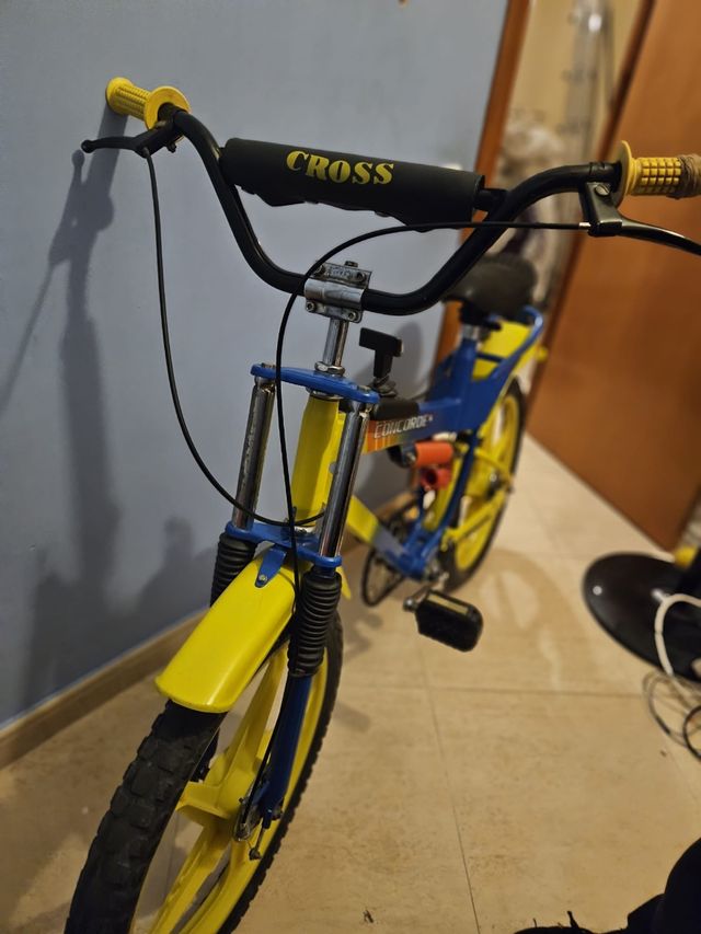 Bicicleta antigua con marchas de coche