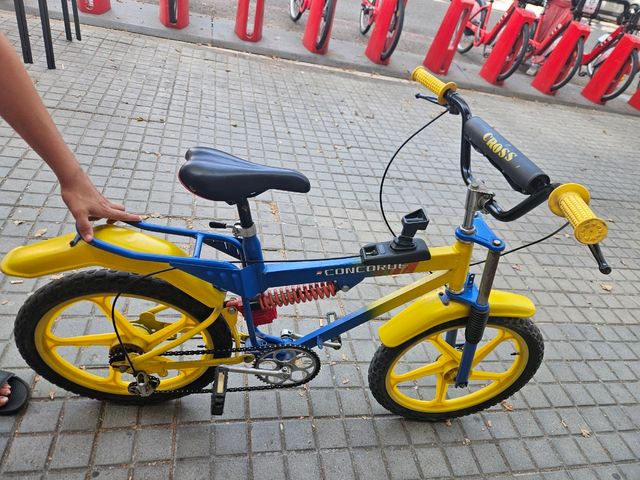 Bicicleta antigua con marchas de coche