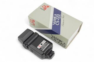 Yashica CS-220 Auto Electronic Flash reflex
