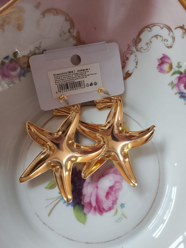 Orecchini dorati stella pendenti estate