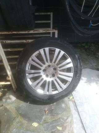 Llanta Mercedes-Benz