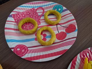 Comida juguete hiperrealista