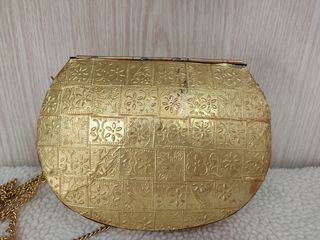 Bolso latón dorado | cofre