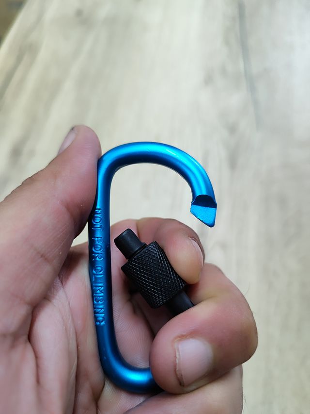 Mosquetón de Aluminio con Rosca Seguridad Azul Cla