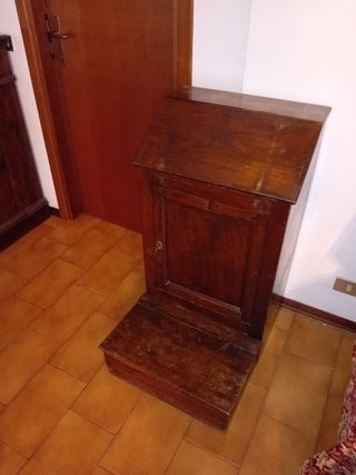 Inginocchiatoio antico in legno di noce