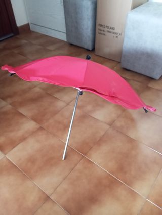 Sombrilla para sillita de paseo.