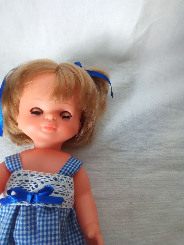 Muñeca Famosa años 70 Mide 29cm