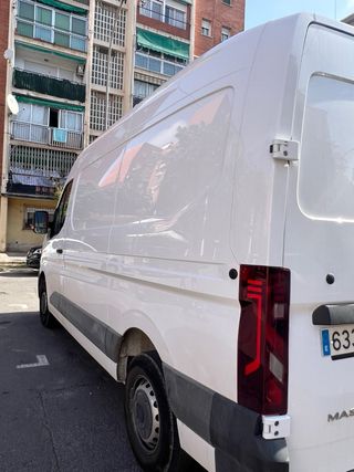 Alquiler furgoneta Renault