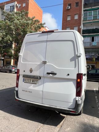 Alquiler furgoneta Renault