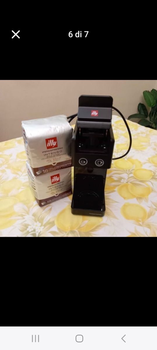 Macchina per caffè illy 