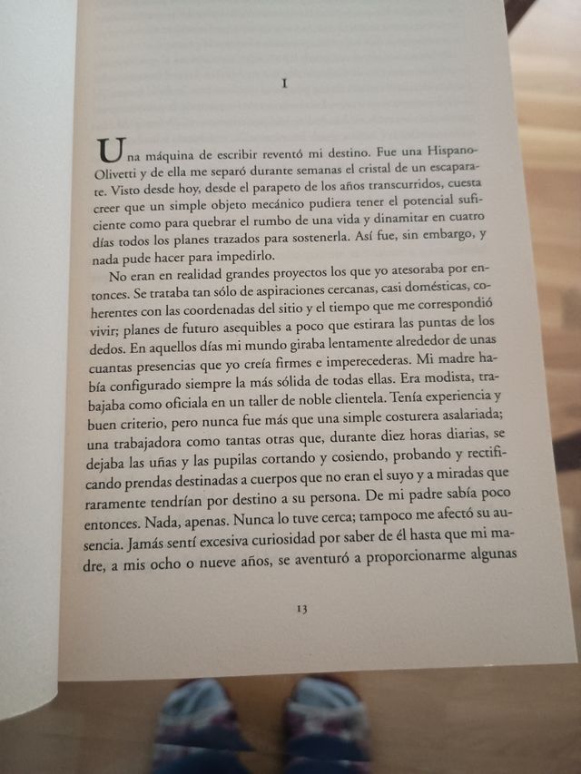 Libro El tiempo entre costuras