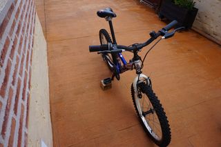 Bicicleta montaña negra