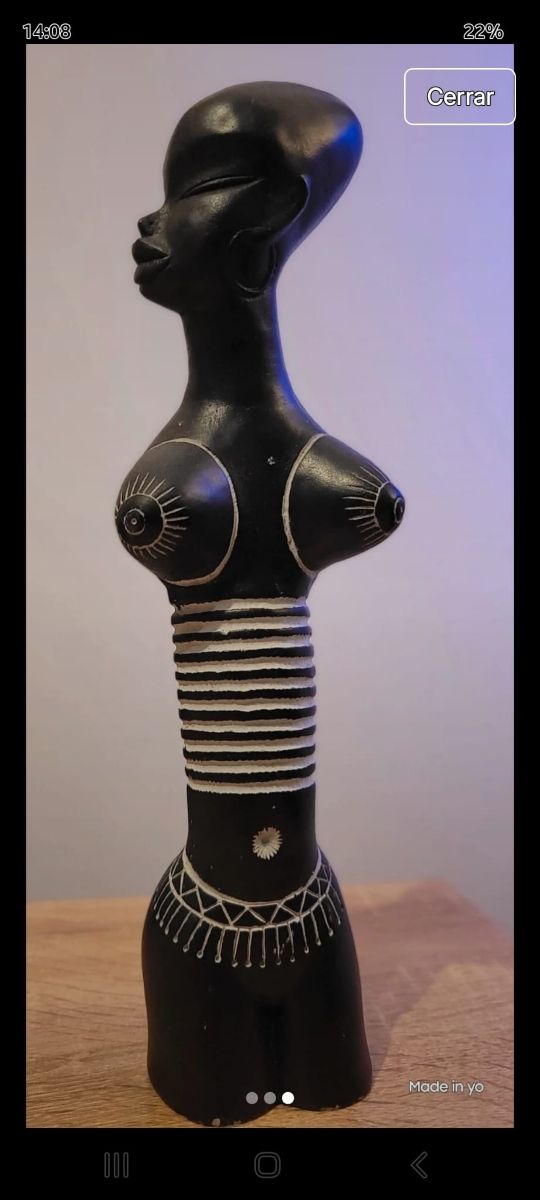 Mascara africana madera