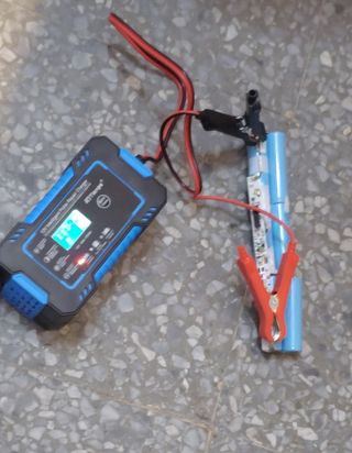 CARGADOR DE BATERÍA DE COCHE 