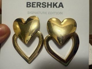 Pendientes Bershka corazón dorados