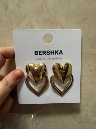 Pendientes Bershka corazón dorados