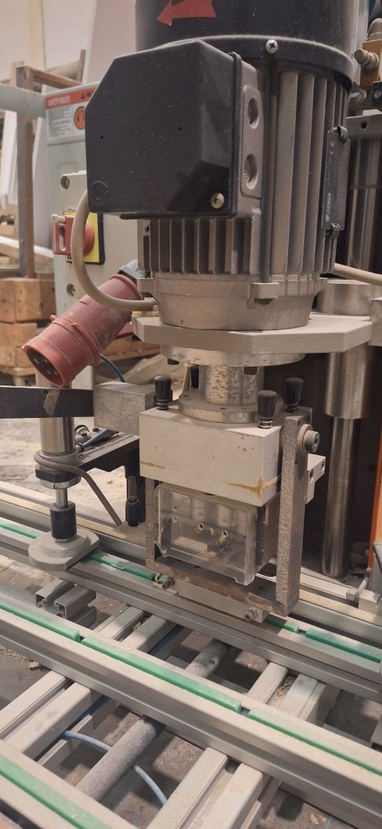 Embisagradora carpinteria