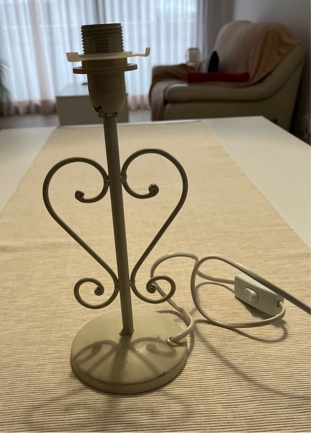 pie de lámpara de forja mesilla de noche