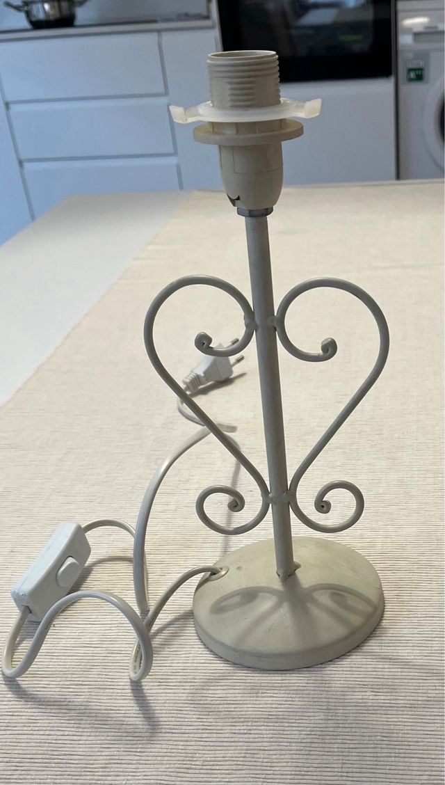 pie de lámpara de forja mesilla de noche