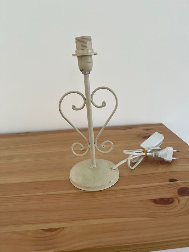 pie de lámpara de forja mesilla de noche