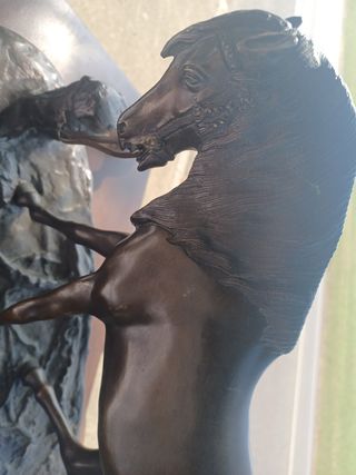 Figura de bronce representando un caball