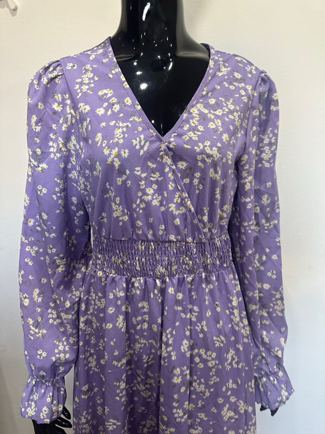 Vestido largo morado con flores