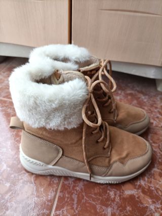 Botín chica talla 40 beige con pelito