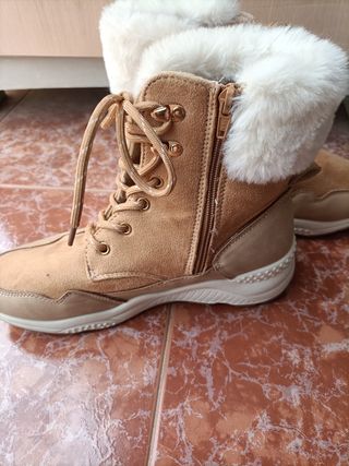 Botín chica talla 40 beige con pelito