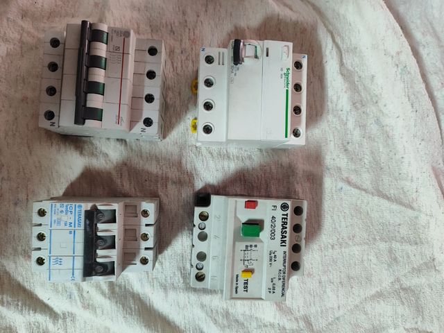 4 Diferenciales Eléctricos