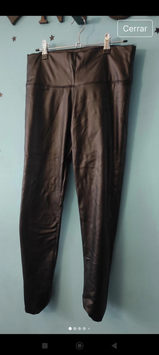 Leggings efecto piel negros