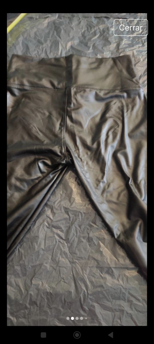 Leggings efecto piel negros