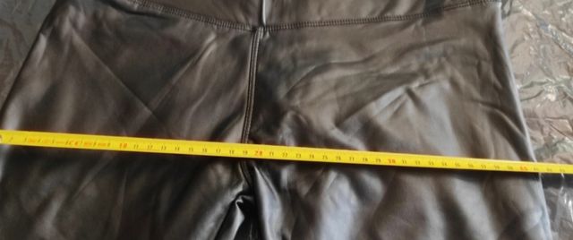 Leggings efecto piel negros